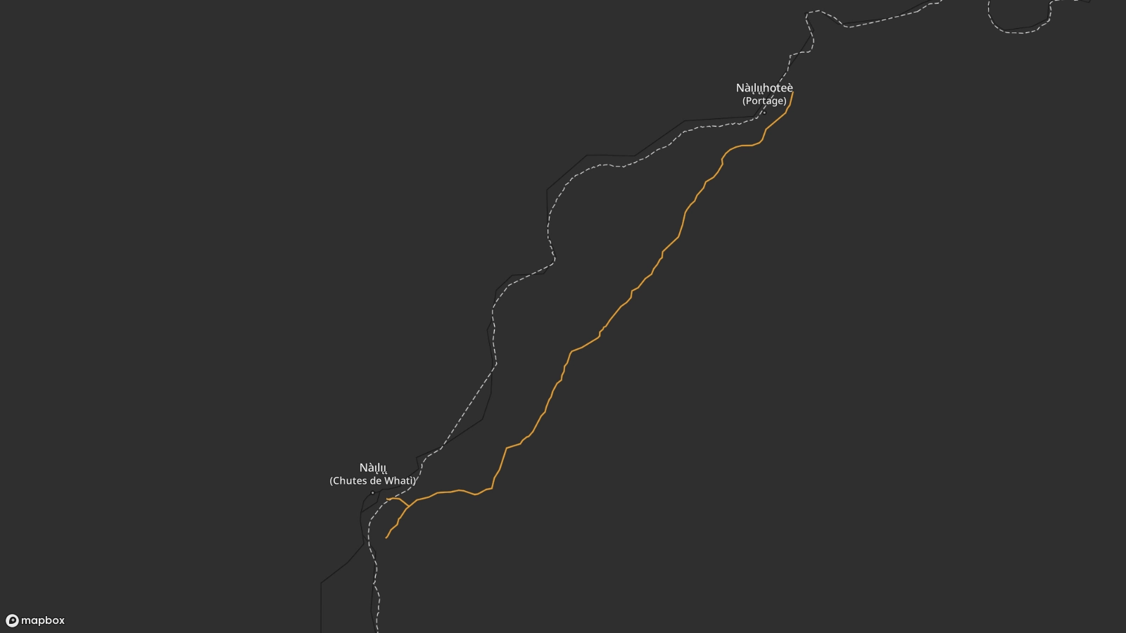 Carte de la route de portage Nàı̨lı̨ı̨hoteè vers la chute de Nàı̨ı̨lı̨ı̨ (chutes Whatì). La route de portage est parallèle à la rivière La La Martre, ce qui permet aux voyageurs de contourner la chute d'eau.